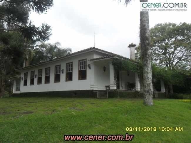 Fazenda Cinematográfica de 235 ha em Ótima Localização