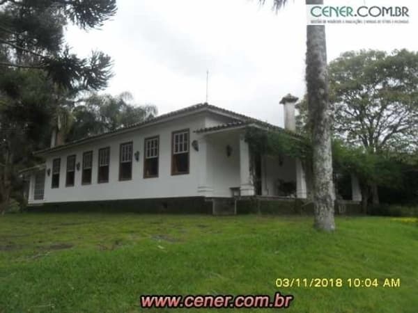 Fazenda Cinematográfica de 235 ha em Ótima Localização