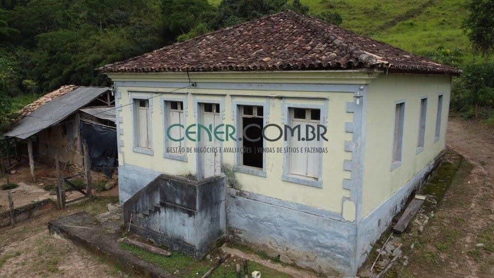 Fazenda de 432 h'a com sede antiga entre Barbacena e Juiz de Fora