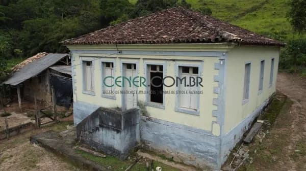 Fazenda de 432 h'a com sede antiga entre Barbacena e Juiz de Fora