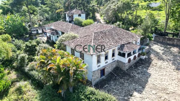 Fazenda com lindo conjunto centenário de 180 ha na região de Passa Tempo MG