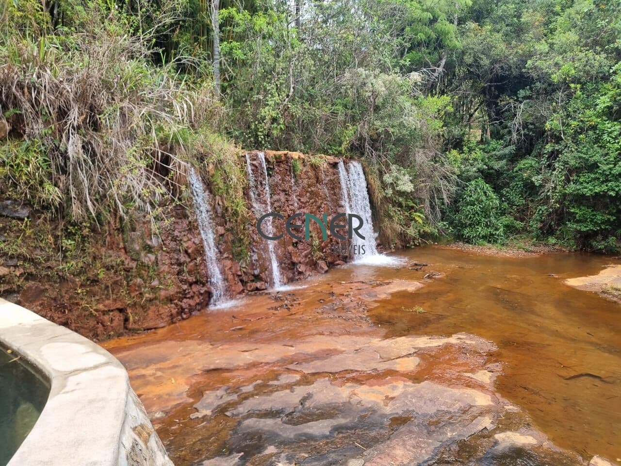 Espetacular fazendinha com fábrica de cachaça de 27 ha em Itabirito/MG