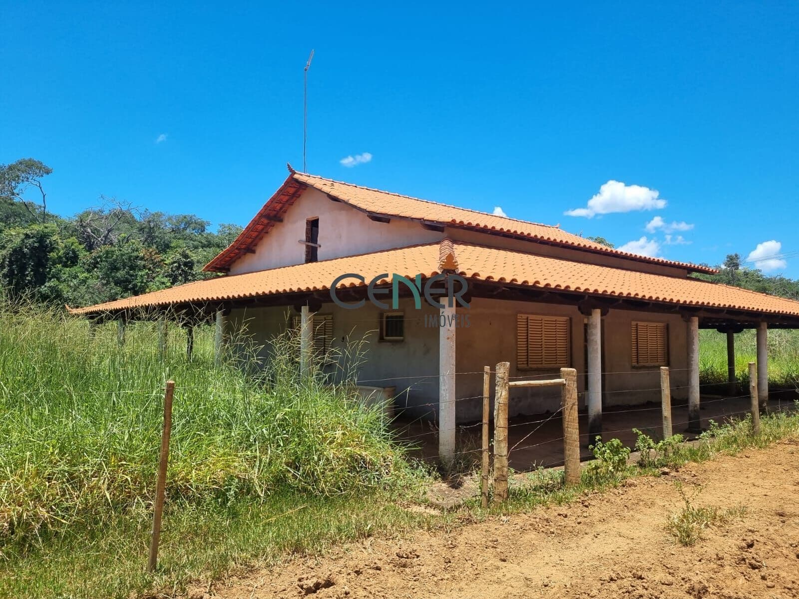Fazenda e 170 ha na região de Pitangui MG