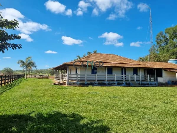 Fazenda impressionante de 1 762 ha a 200 km de BH