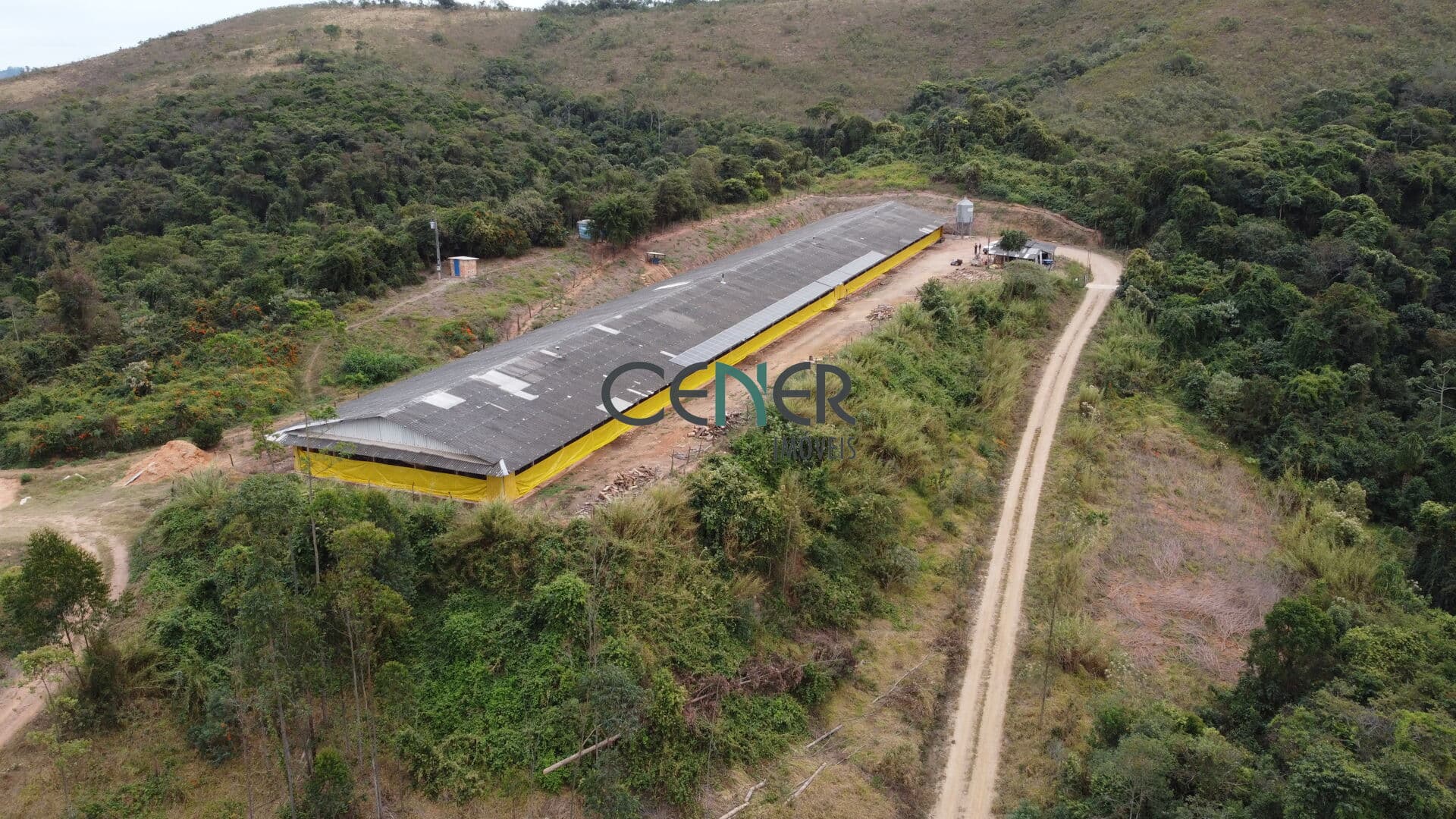 GRANJA DE FRANGO BEM MONTADA EM PLENA ATIVIDADE COM ÁREA DE 2 HA