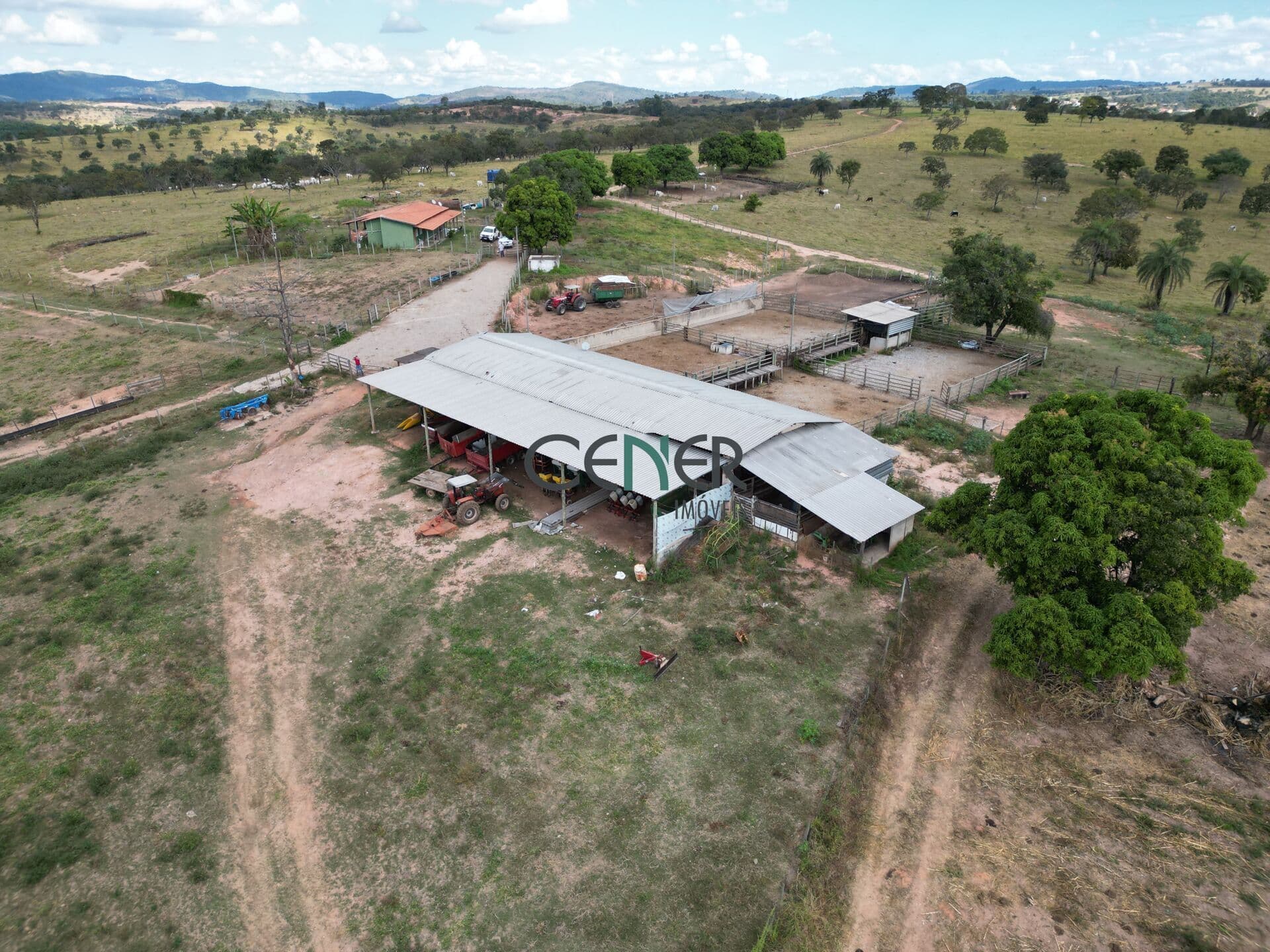 Extraordinária fazenda de302 ou 450 ha nas margens MG 050 em Divinópolis MG