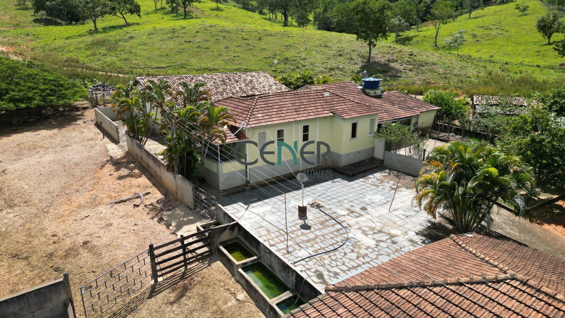 Fazenda das antigas de 189 ha porteira fechada reg de Pitangui MG