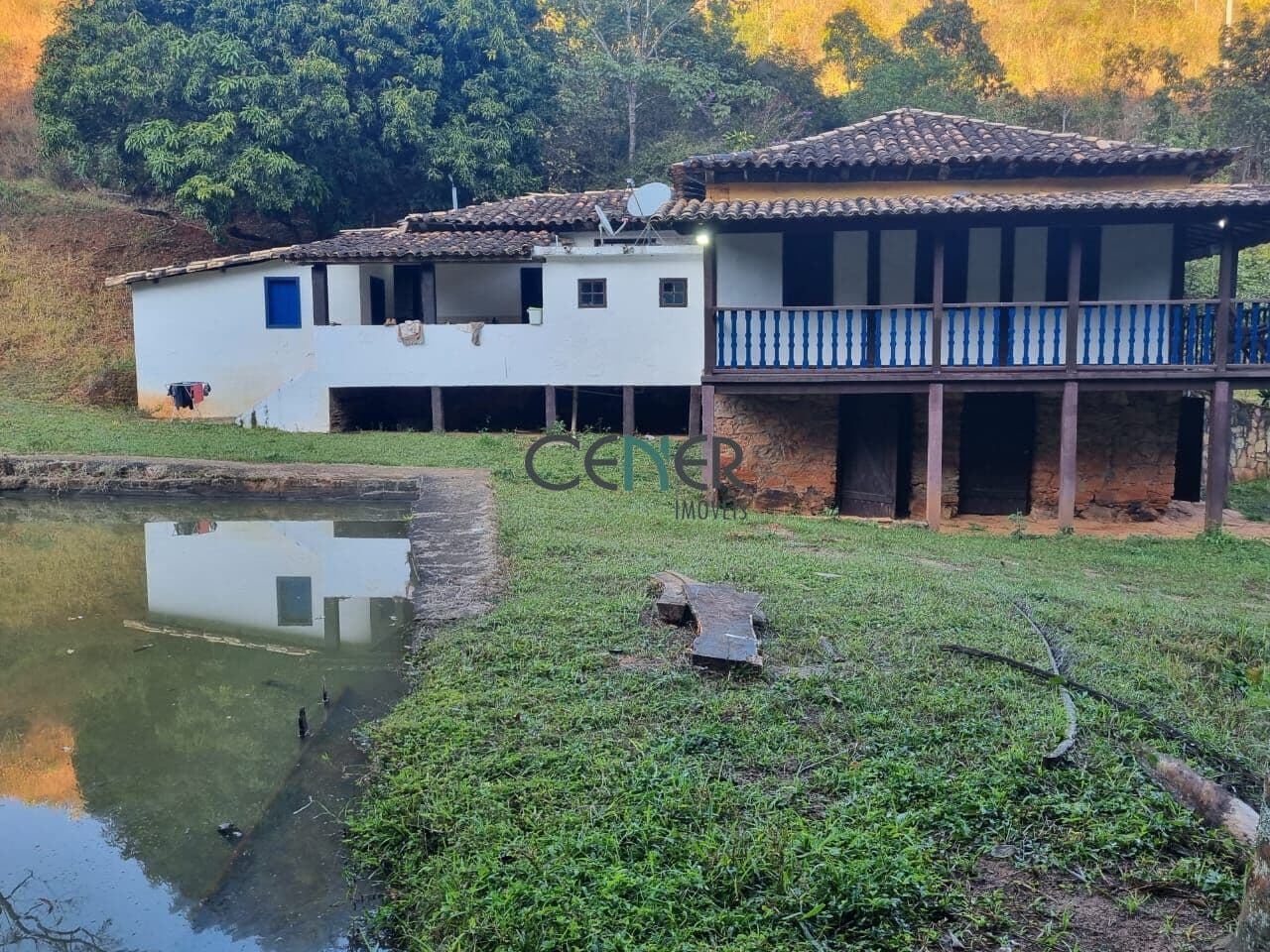 Fazenda com sede antiga, 140 ha a 110 km de BH