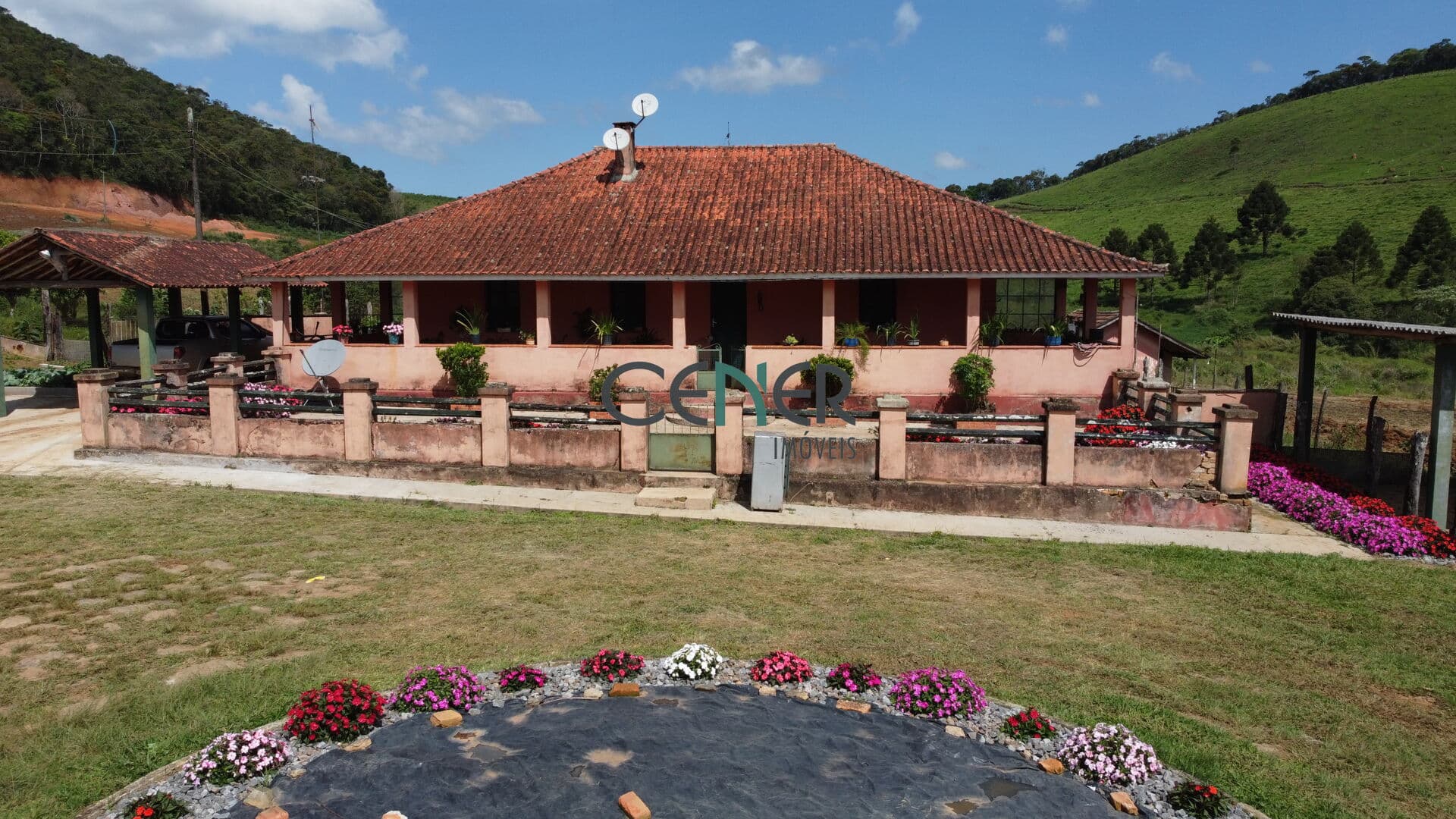 Fazenda de 214 ha com alta produção de leite de porteira fechada