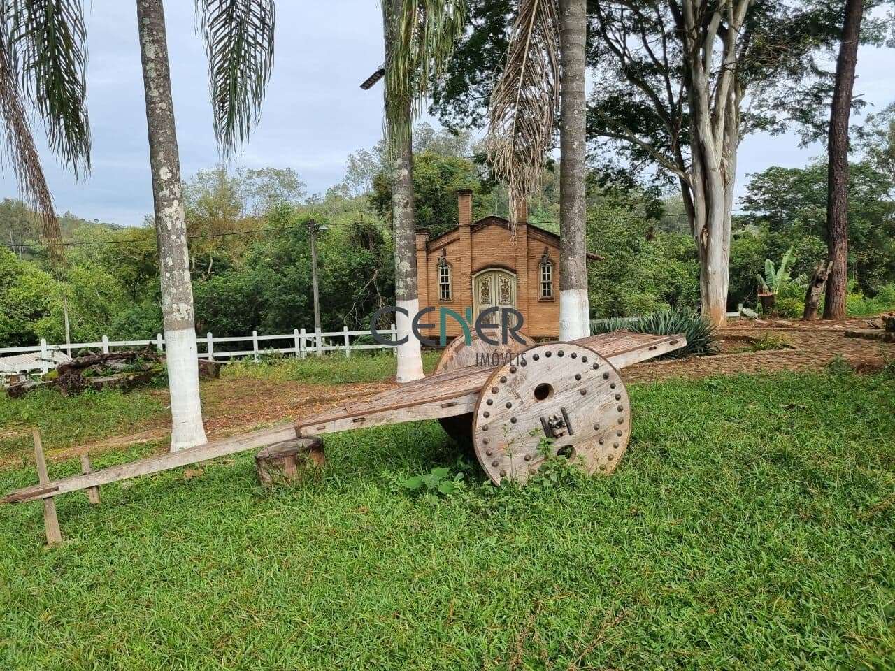 Belo Haras de 07 ha na região de São João Del Rey MG bela montagem