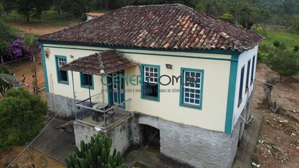 Linda fazenda de 100 ha com sede centenária original em Barbacena