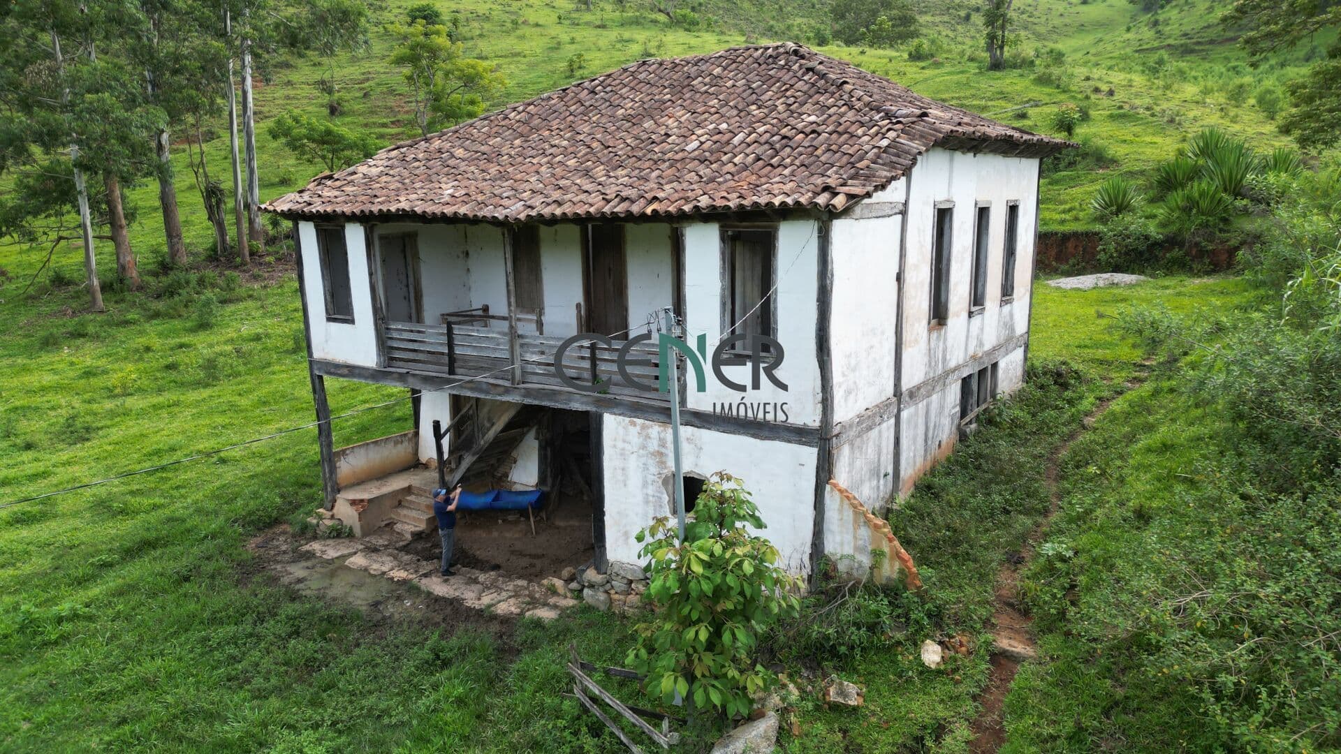 Fazenda de 75 ha com linda sede antiga em Cons. Lafaiete MG