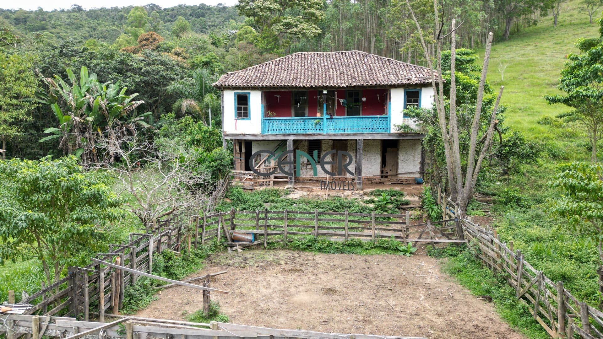 Bela Fazenda com sede centenária de 119 ha na reg. C. Lafaiete MG