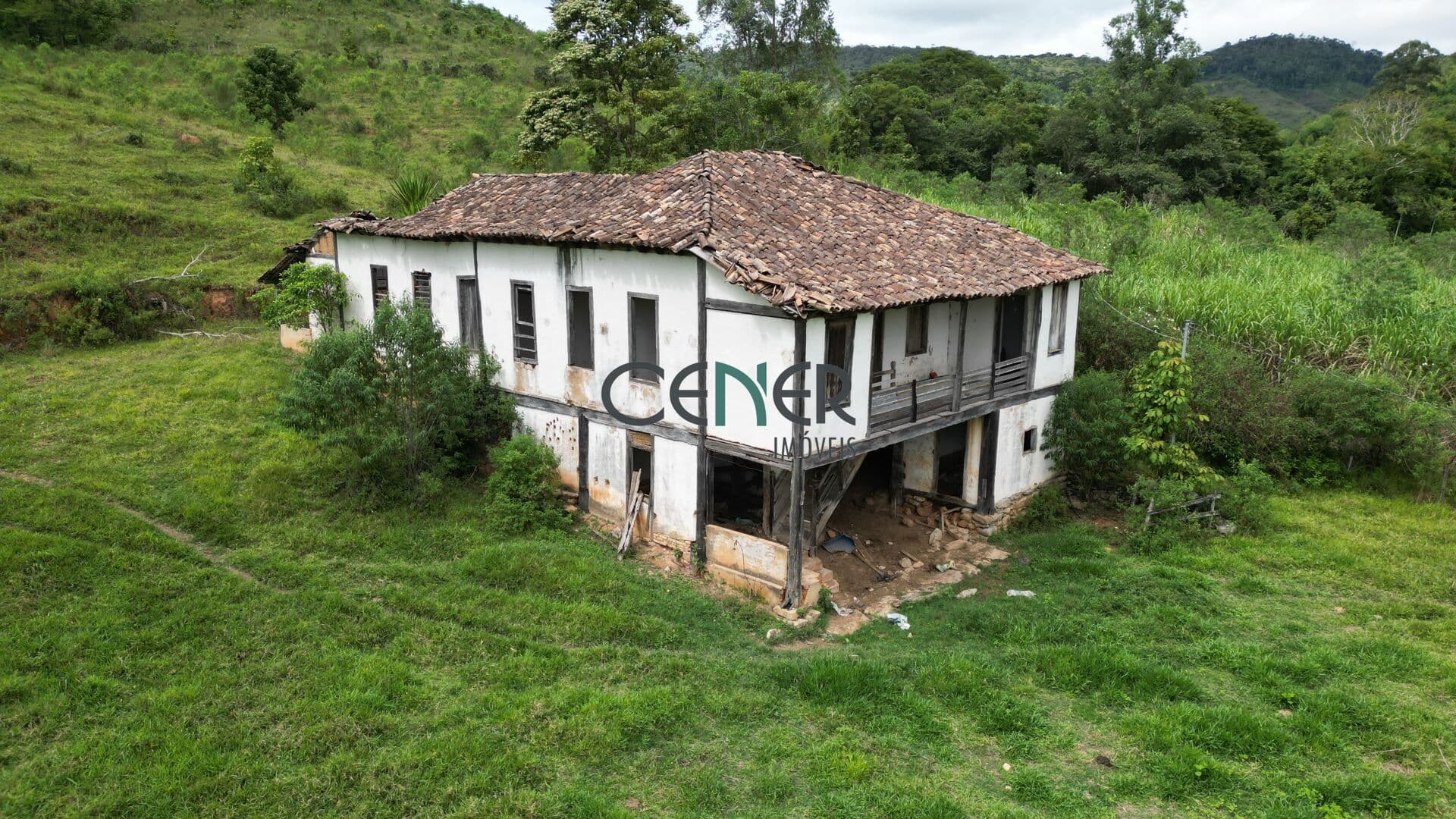 Bela fazenda com sede centenária de 75,5 ha em Cons Lafaiete MG