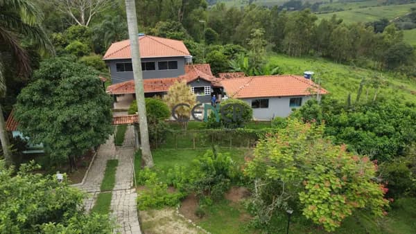 Fazendinha Recanto do Tucano de 20 ha com estrutura espetacular em Passa Tempo MG