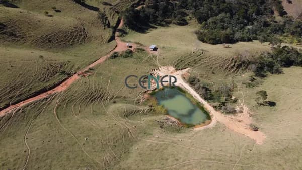 Fazenda pitoresca de 72 ha em local espetacular na reg. Cons. Lafaiete