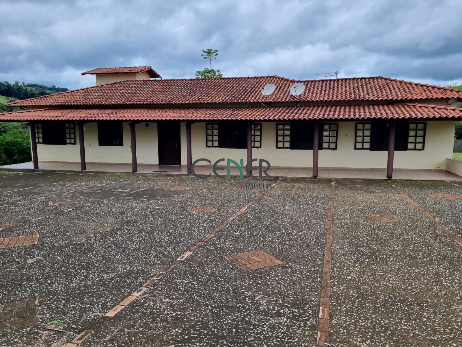 Extraordinária fazenda de 65 há pertinho de Belo Horizonte com ótima estrutura de sede funcional e haras