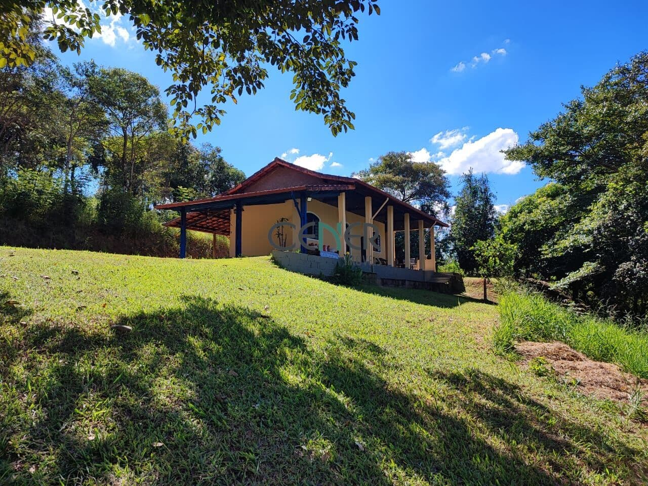 Sítio de 4 há localizado no Município de Belo Vale ,entre os Municípios de Bonfim e Moeda