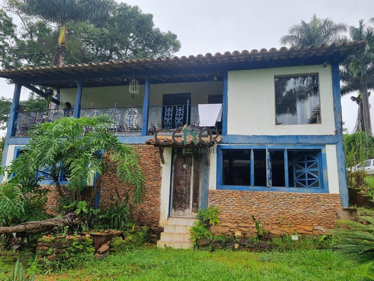 LINDA FAZENDA DE 320 HA SEDE ANTIGA E RICA EM SILICIO