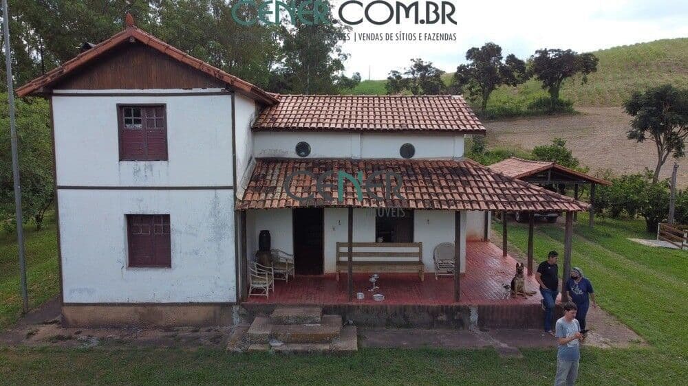 Excelente fazendinha montada para leite de 20 ha em Belo Vale MG