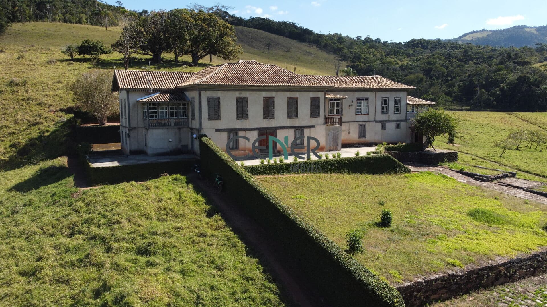 Fantástica fazenda de 155 ha com linda sede histórica na reg de Barbacena