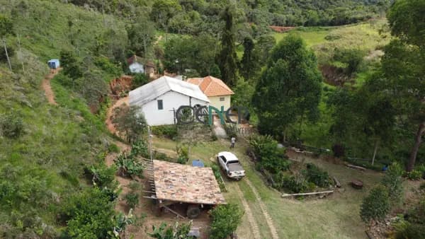 Fazenda Maziera com 400 ha na região de Barbacena MG