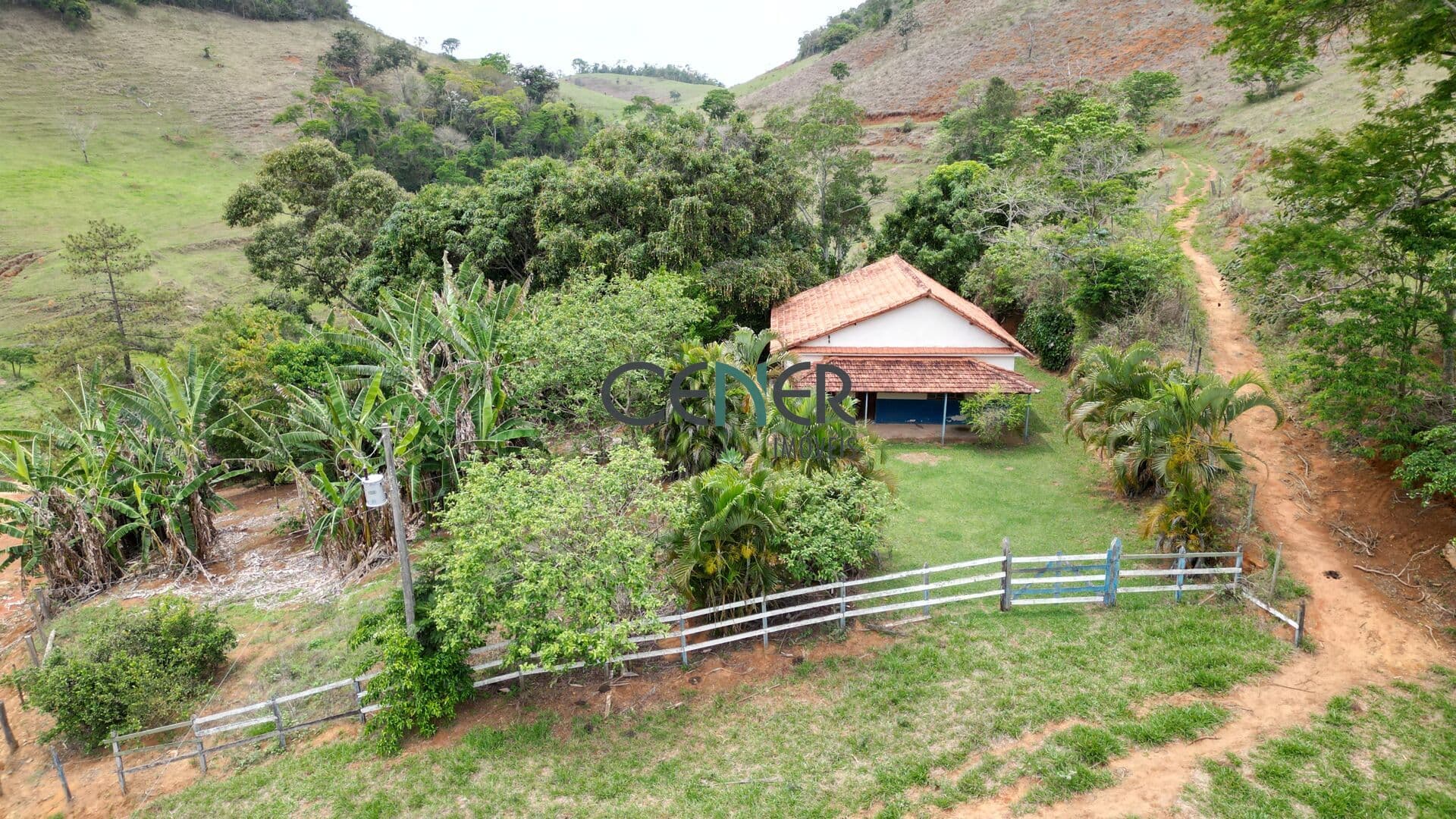 Fazenda pitoresca de 255 ha na reg Juiz de Fora