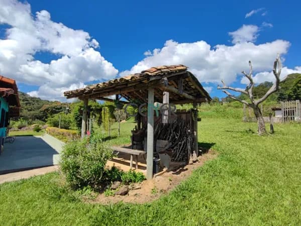 Sítio de 10,8 há localizado Município de Belo Vale