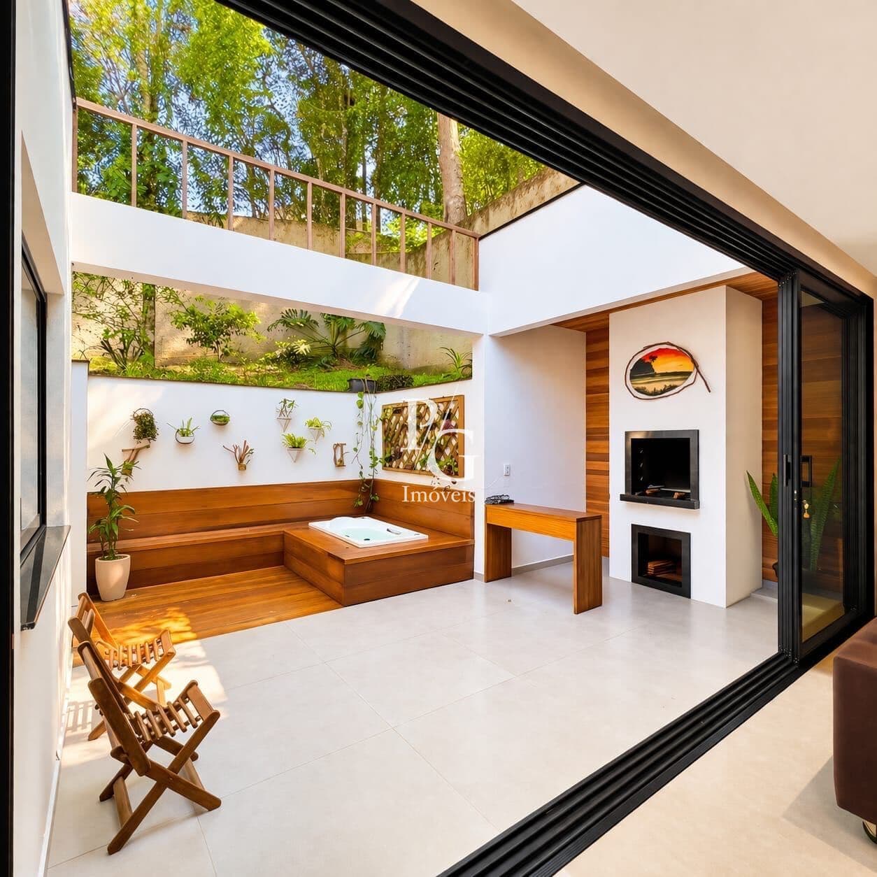 Casa de Alto Padrão 261,21m² com Elevador, Spa, 3 dormitórios, sendo 2 suítes no Barreirinha em Curitiba