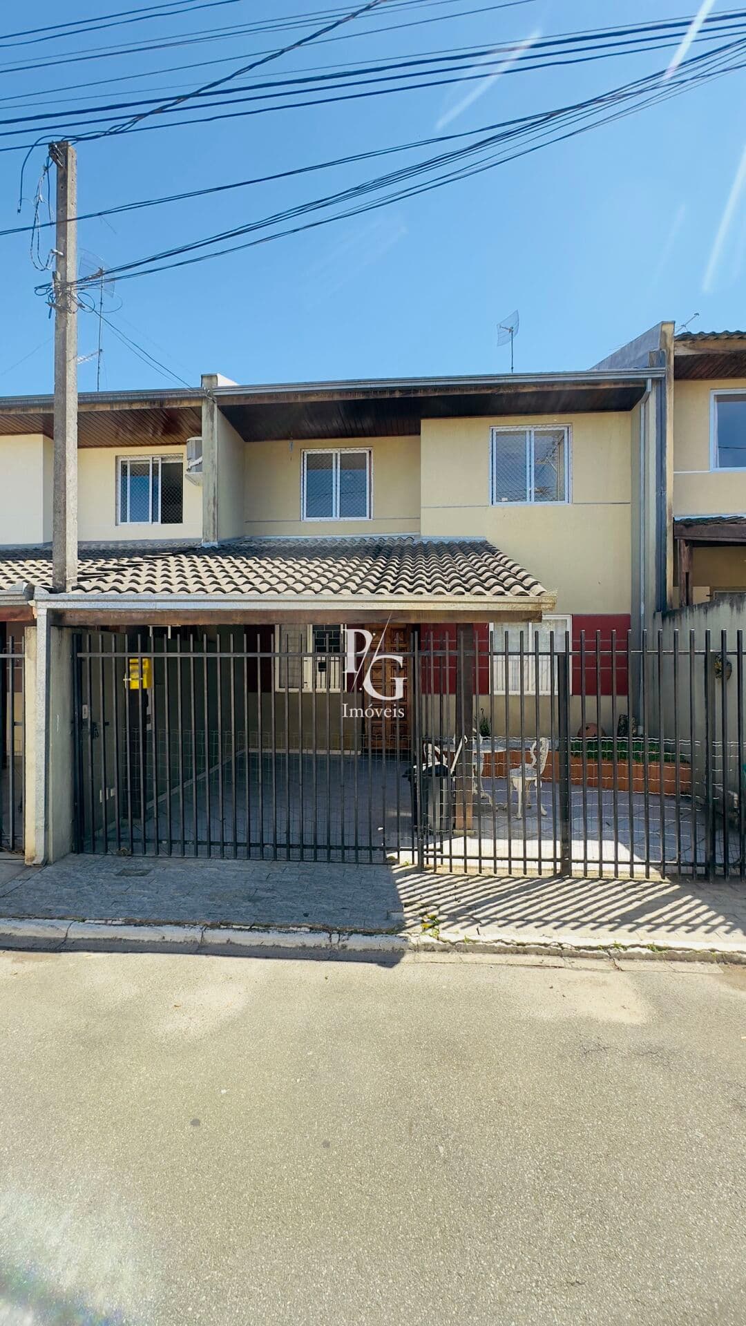 Sobrado com 3 Quartos, Suíte, Área Gourmet e Energia Solar - Mais Conforto e Sustentabilidade