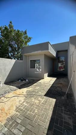 Achou! Casa completa com 3 quartos e quintal para lazer - Saia do Aluguel