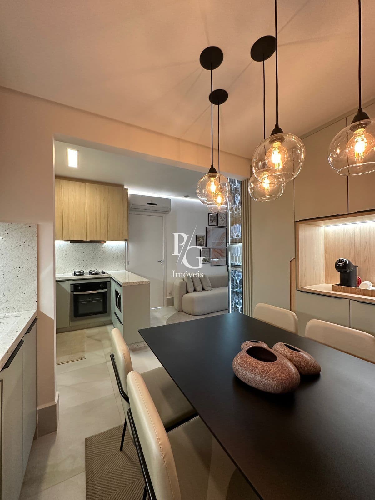 Apartamento em Centro, Pinhais/PR com 62,16m² com 3 dormitórios, sendo 1 suíte - Apenas 100m da Av. Camilo di Lellis- ENTRADA PARCELADA