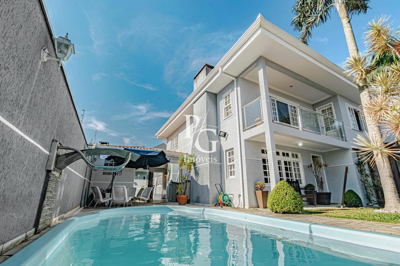Sobrado com 344,00 m² - 4 dormitórios sendo 2 suítes - Hidromassagem, Sauna e Piscina Aquecida