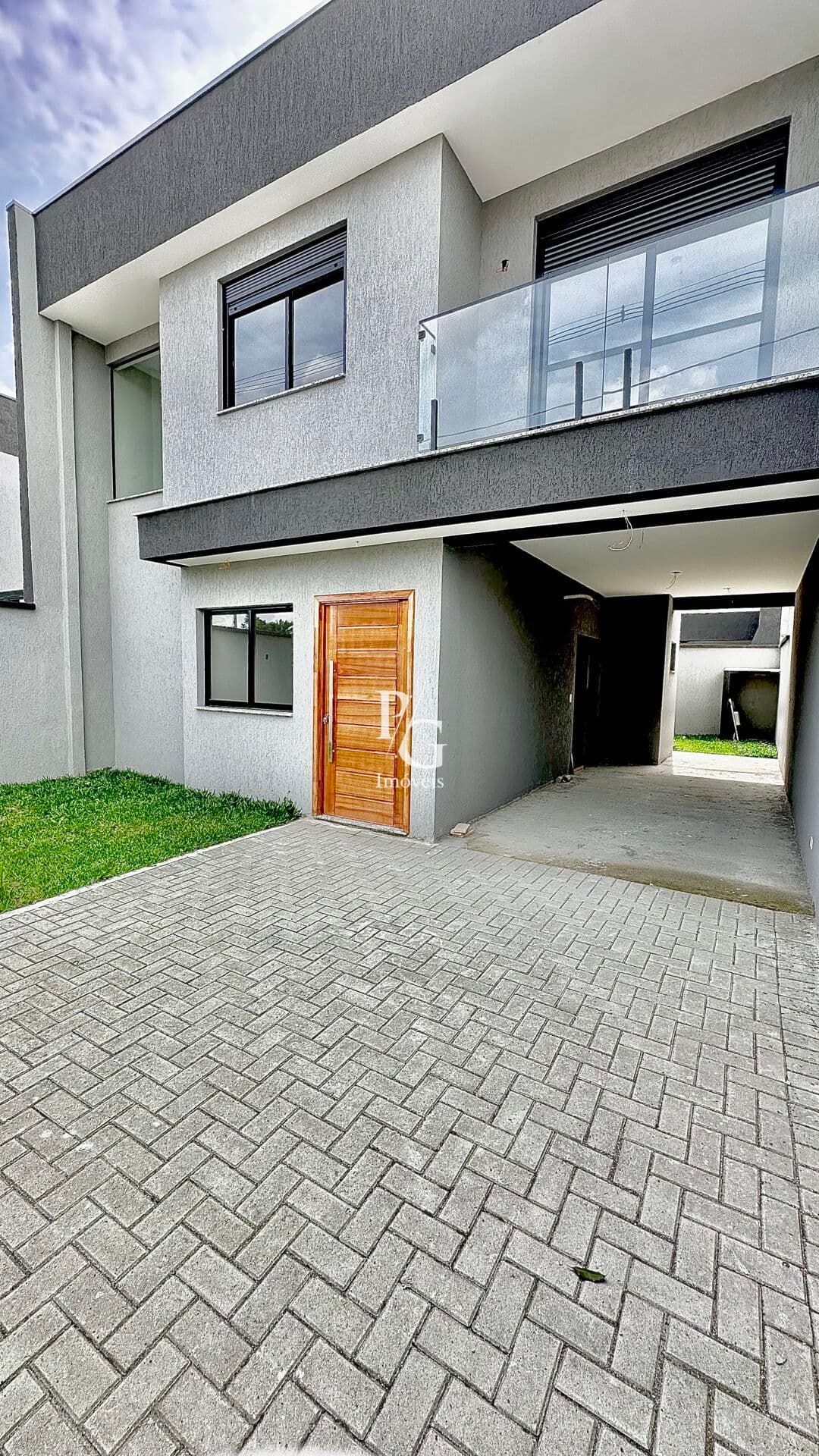 Sobrado em Pinhais com 128m - 3 Dorm. sendo 1 Suíte - Espaço gourmet com churrasqueira - Vaga de garagem coberta