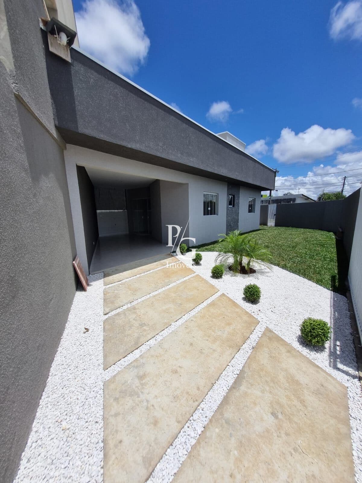 190m² DE TERRENO + 75m² DE CASA AVERBADA POR APENAS R$ 485 MIL!