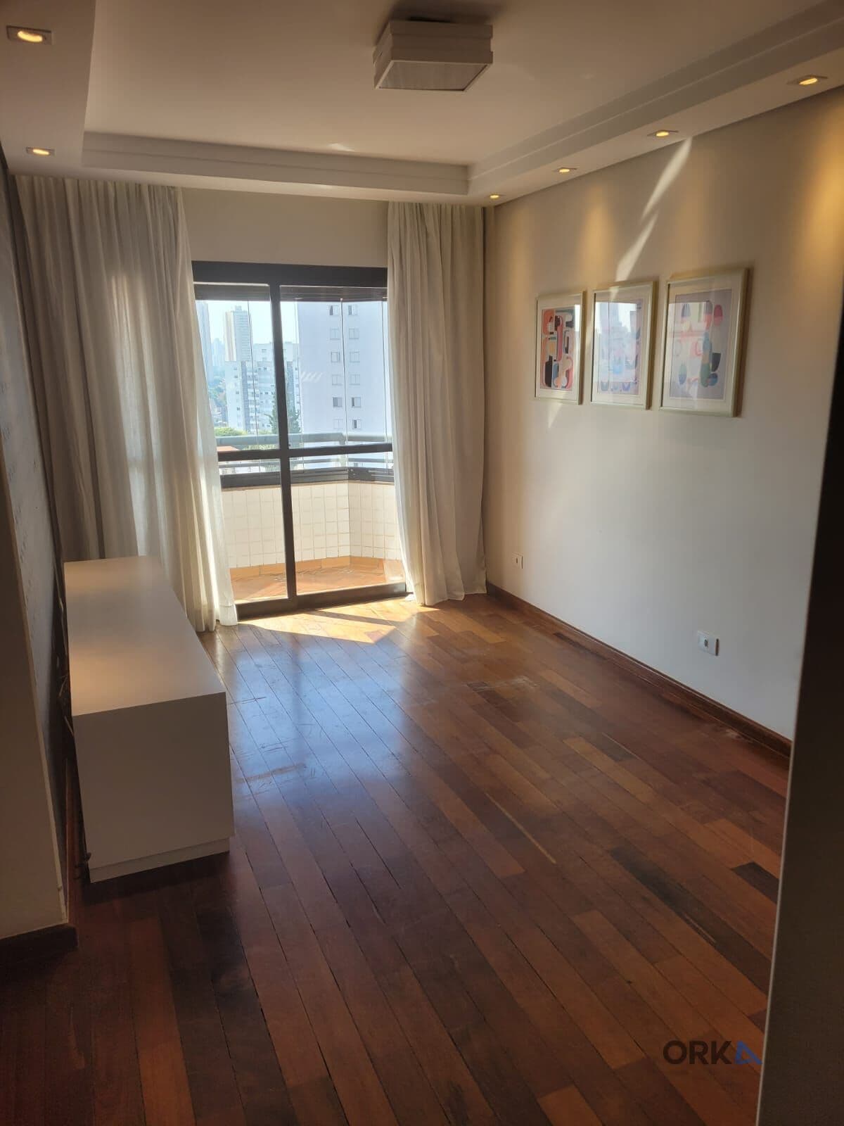 Apartamento Amplo com 82m² - 3 Dormitórios e 1 Suíte com varanda e 2 Vagas. No coração do Carrão.
