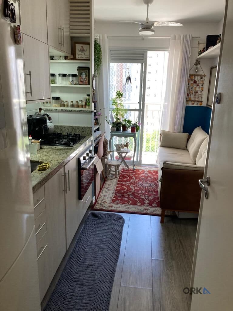Apartamento mobiliado com 29m² e Varanda - 1 Dormitório e 1 Suíte, com sol da manhã