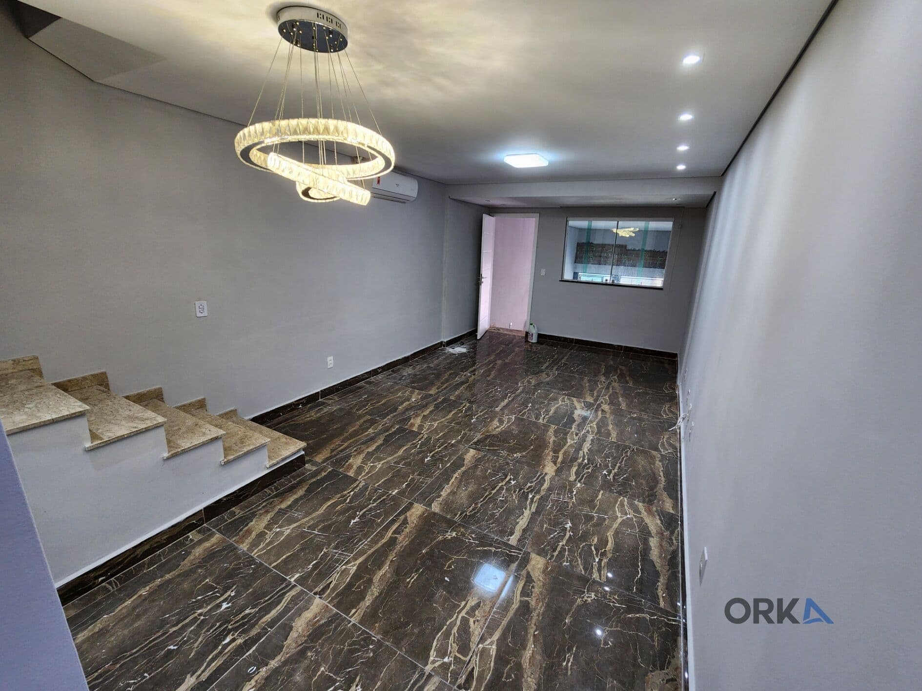 Sobrado Novo de Alto Padrão – 150m² 3 Dormitórios, 1 suíte e 2 Vagas