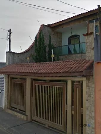 Lindo Sobrado Na Vila Antonieta - 330m² - 4 Dormitórios sendo 1 Suíte - 8 Vagas de Garagem Cobertas - Com Área de Churrasqueira com 20m²