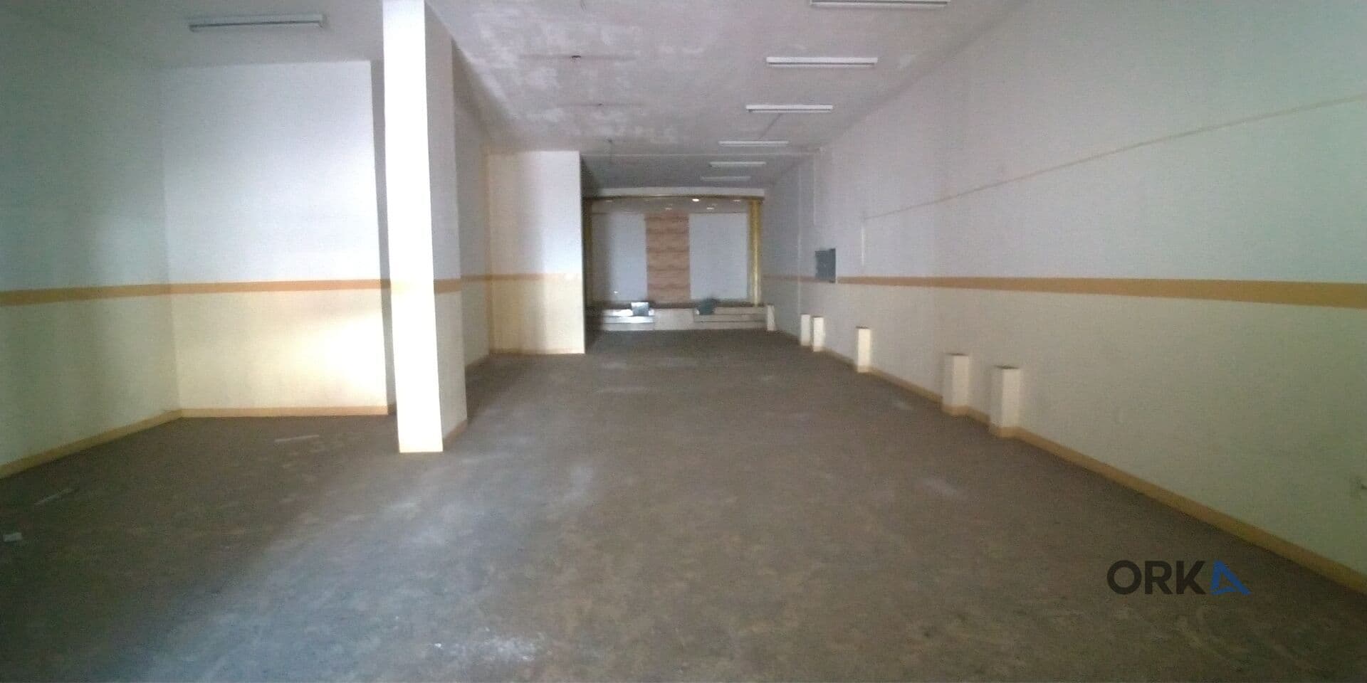 Galpão/Salão em avenida movimentada!! 850m² sendo 350m² estacionamento. Salão amplo tendo 3 ambiente