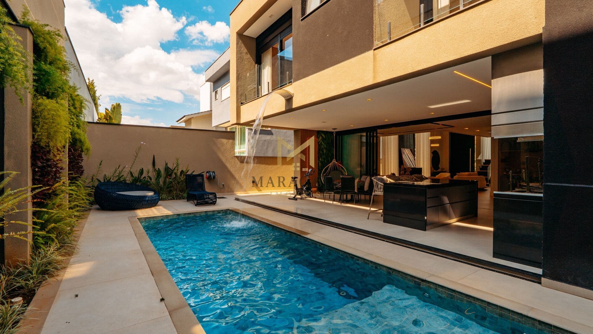 Casa em Santana de Parnaíba - Alphaville