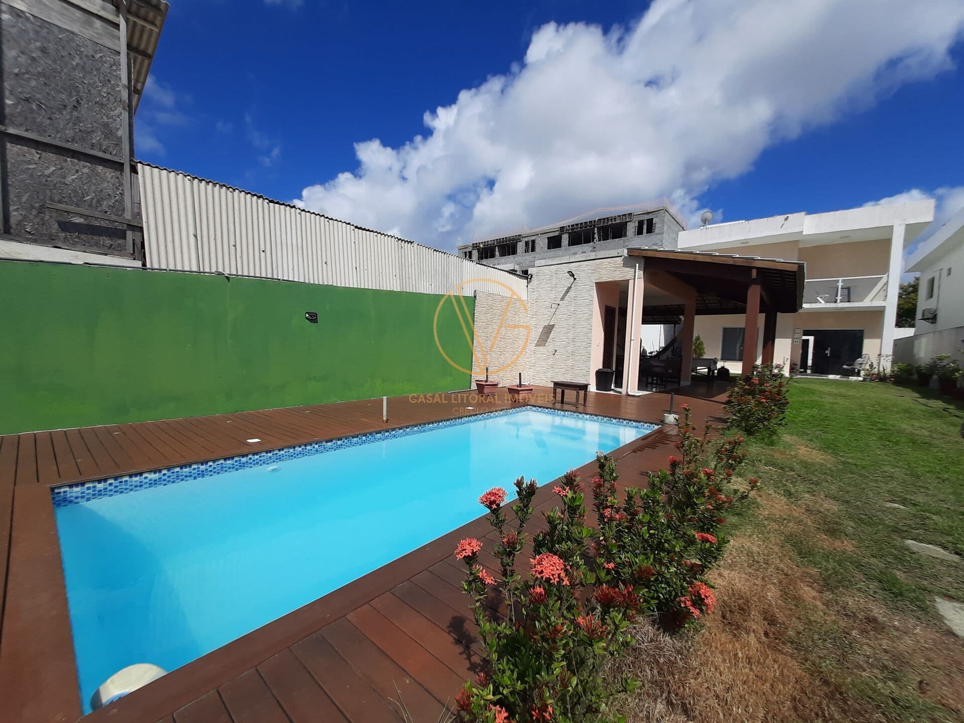 Casa duplex em Guarajuba: localização privilegiada em condomínio lado praia!