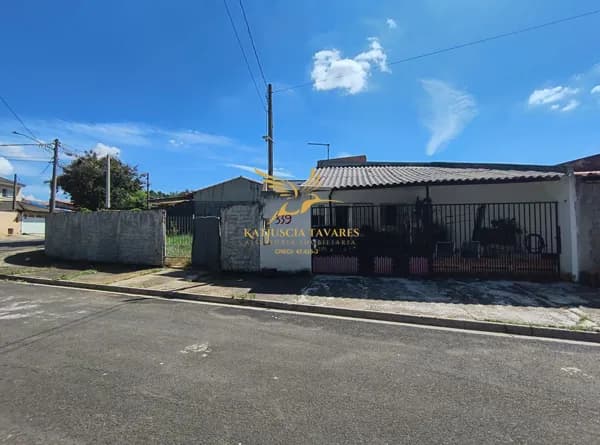 Casa de esquina com terreno podendo fazer ampliação ou área gourmet!!!