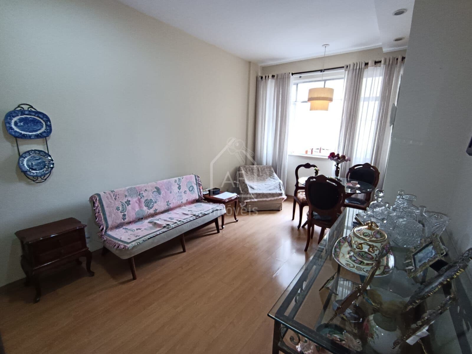 Apartamento 2 quartos com vaga no miolo de Icaraí