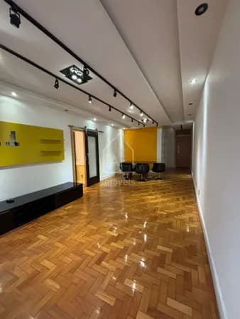 Apartamento com 3 quartos 1 suíte e vaga na quadra da praia