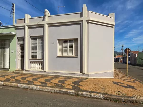 Aluga-se casa na Xv de novembro- Centro- Pirassununga