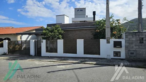 Venda casa no bairro Paes Leme em Imbituba SC – 3 dormitórios, quintal amplo e escritura pública