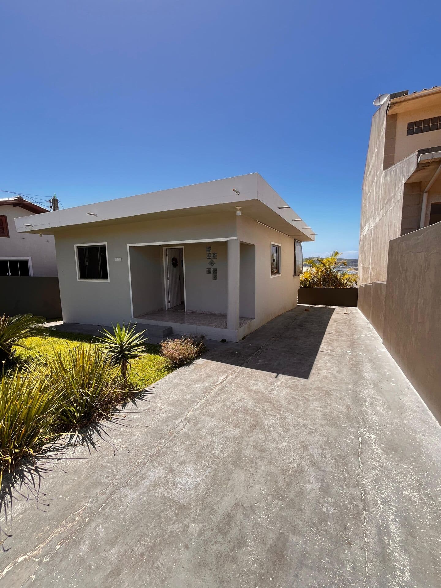 Casa de Luxo à Venda com Vista Panorâmica para o Mar, Piscina e Área Gourmet