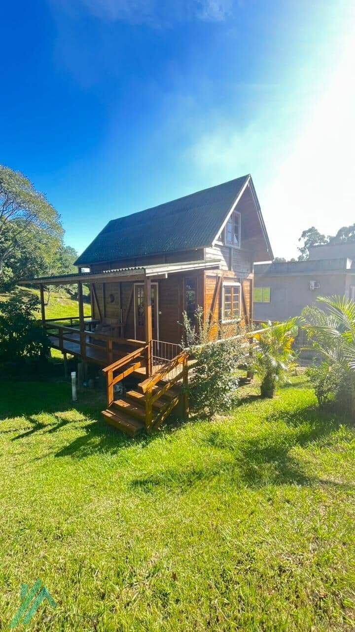 Casa à Venda em Imbituba/SC com 2 Dormitórios, 2 Vagas e Terreno Amplo
