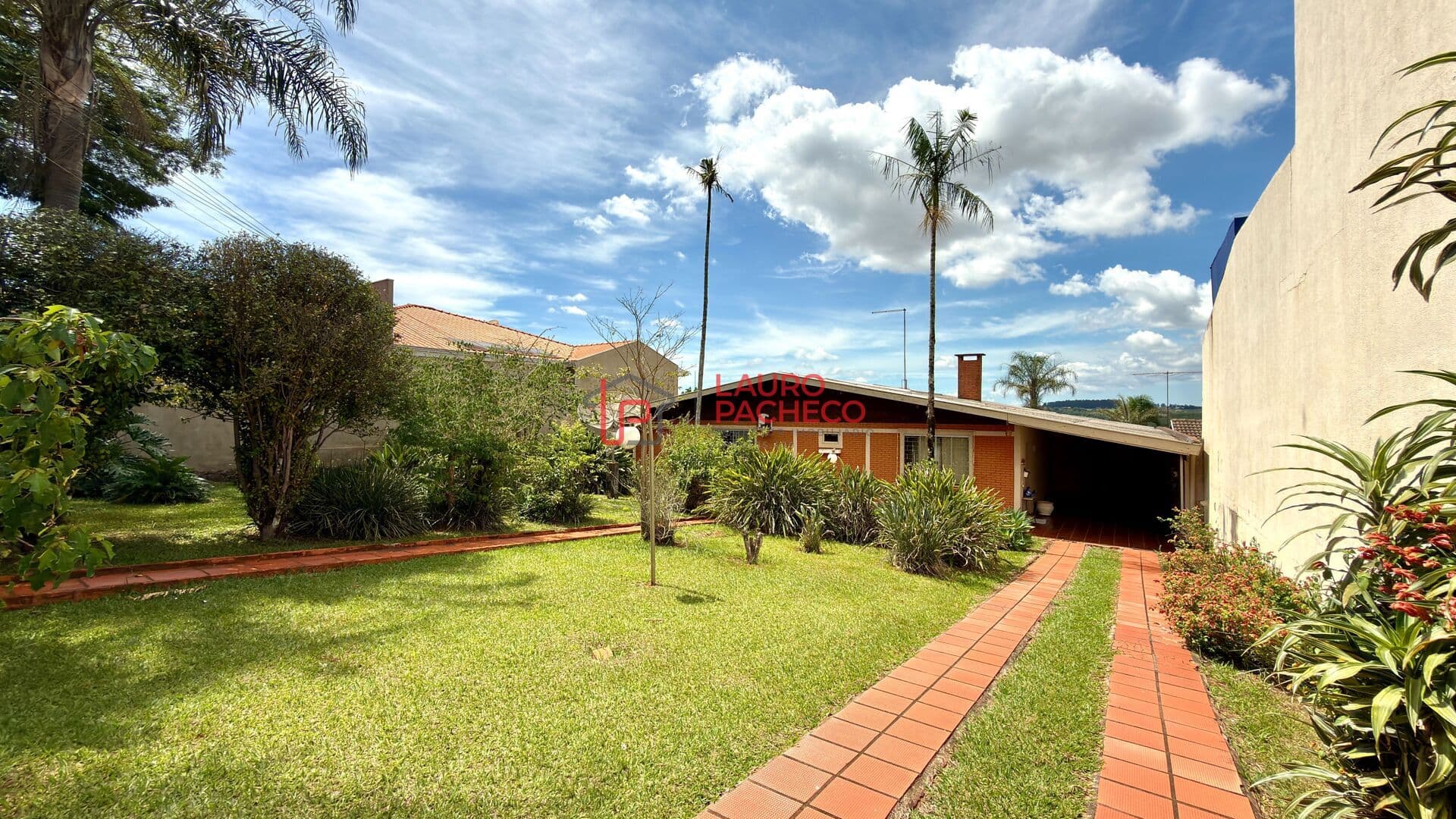 Casa de Alvenaria com terreno de 1.000 m² e construção 293 m²